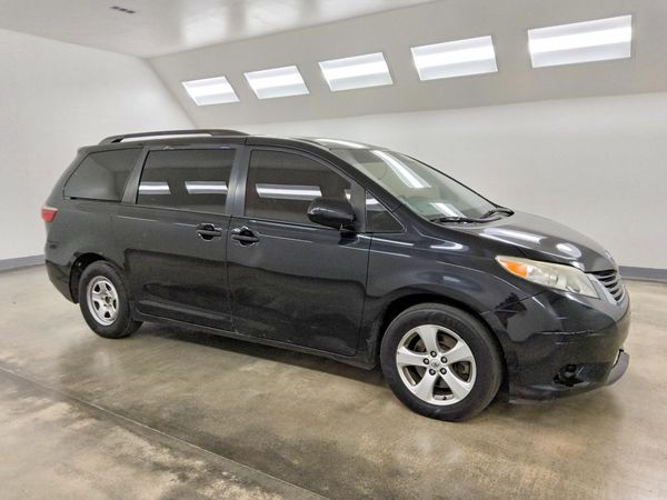 2015 TOYOTA SIENNA — Passenger 3/4