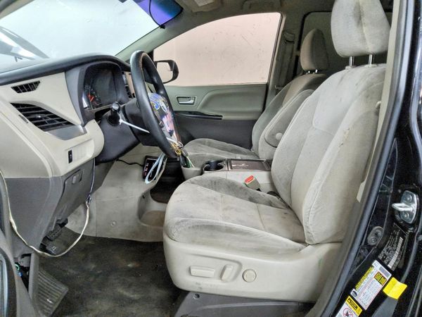 2015 TOYOTA SIENNA — DENT