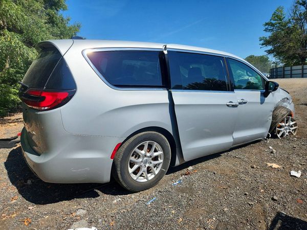 2024 CHRYSLER PACIFICA Touring L — PSRA