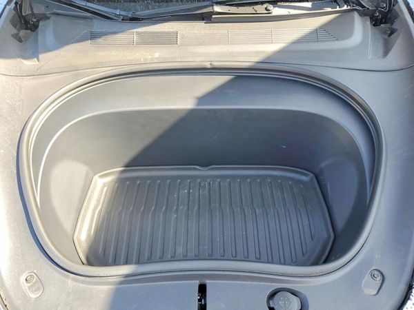 2026 TESLA MODEL 3 — Engine bay