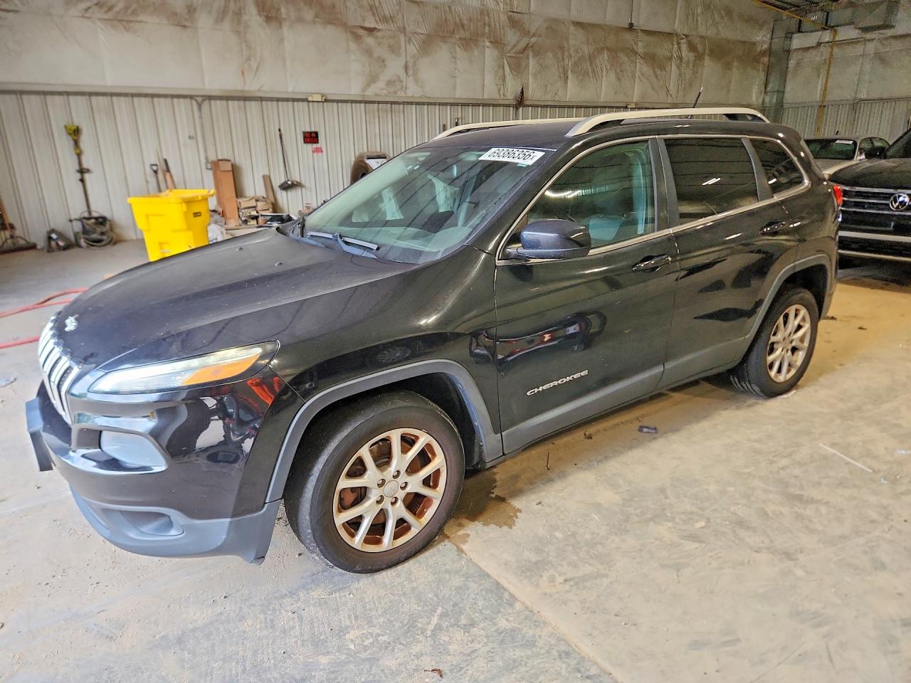 2014 JEEP CHEROKEE Latitude — Front 3/4