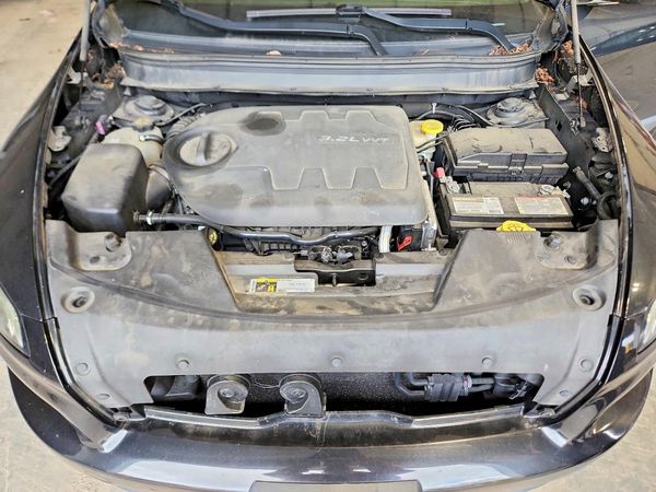 2014 JEEP CHEROKEE Latitude — Engine bay