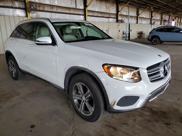 2017 MERCEDES-BENZ GLC — Passenger 3/4