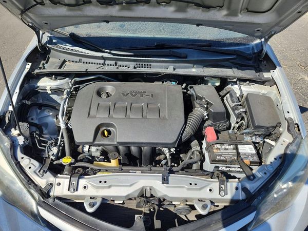 2017 TOYOTA COROLLA — Engine bay
