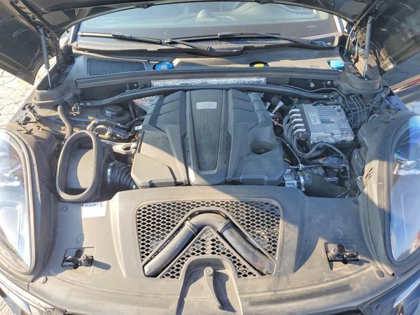 2021 PORSCHE MACAN GTS — Engine bay