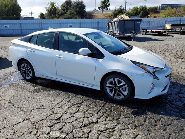 2018 TOYOTA PRIUS — Passenger 3/4