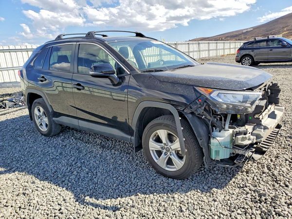 2020 TOYOTA RAV4 — Passenger 3/4