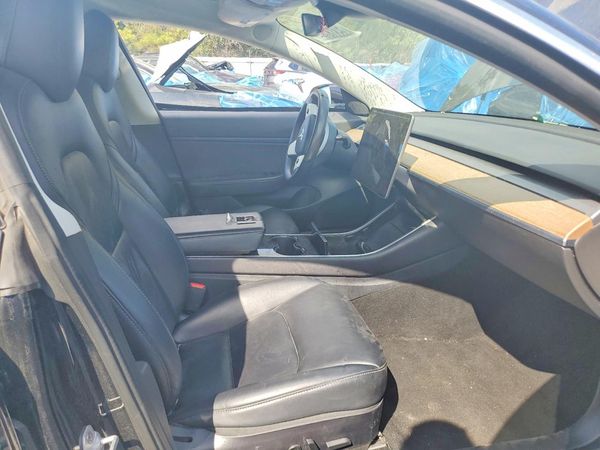 2019 TESLA MODEL 3 — DENT