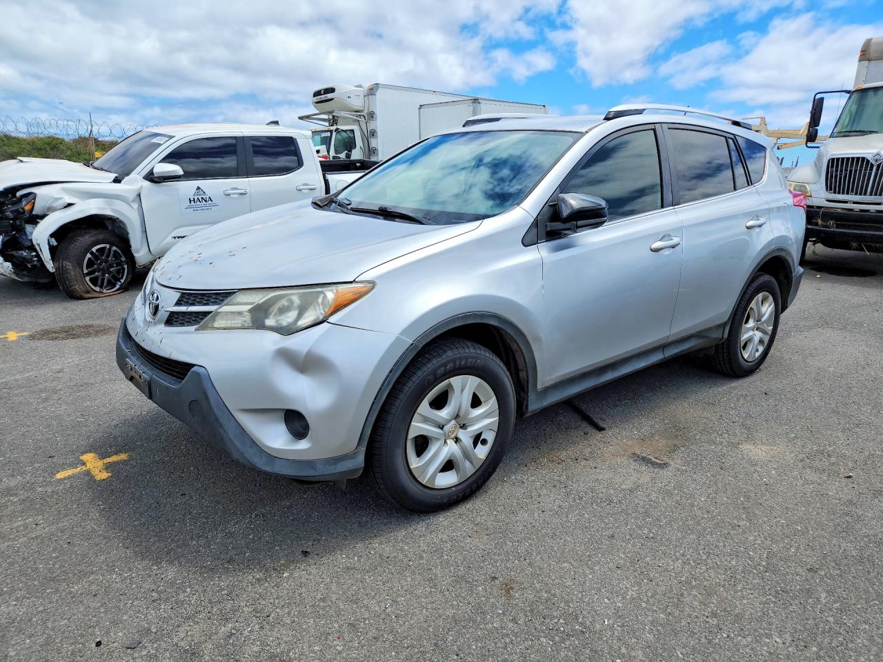 2015 TOYOTA RAV4 — Front 3/4