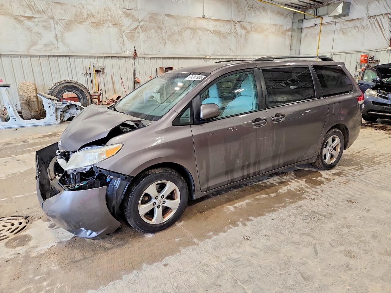 2012 TOYOTA SIENNA
