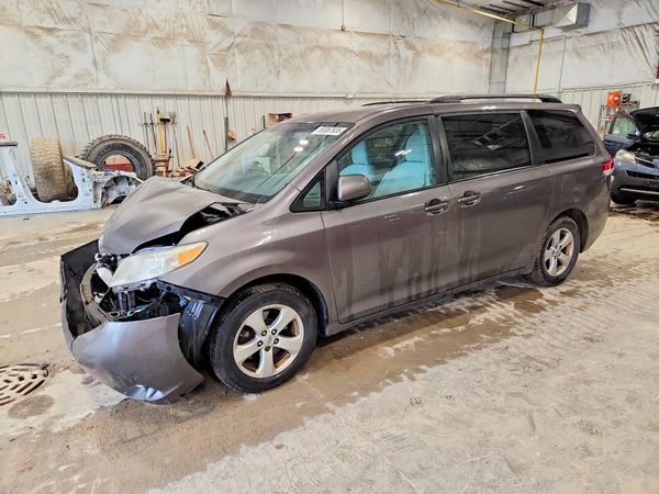2012 TOYOTA SIENNA