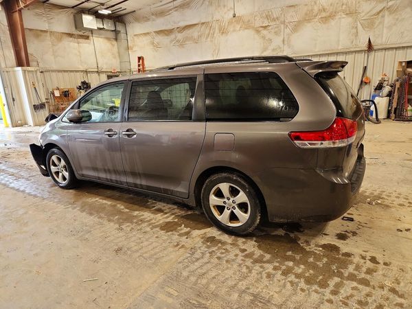 2012 TOYOTA SIENNA