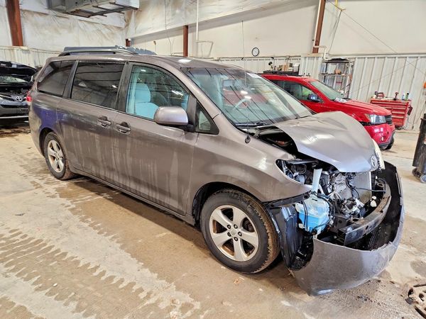 2012 TOYOTA SIENNA