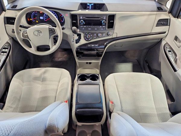 2012 TOYOTA SIENNA