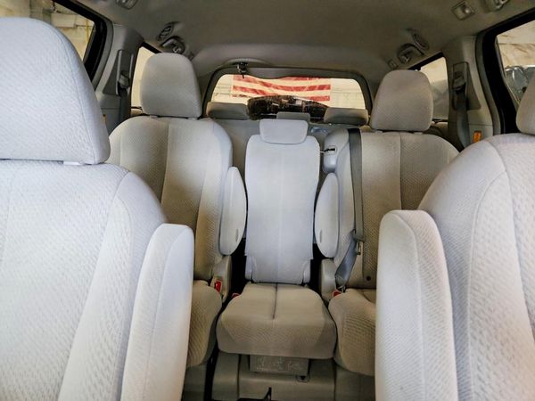 2012 TOYOTA SIENNA