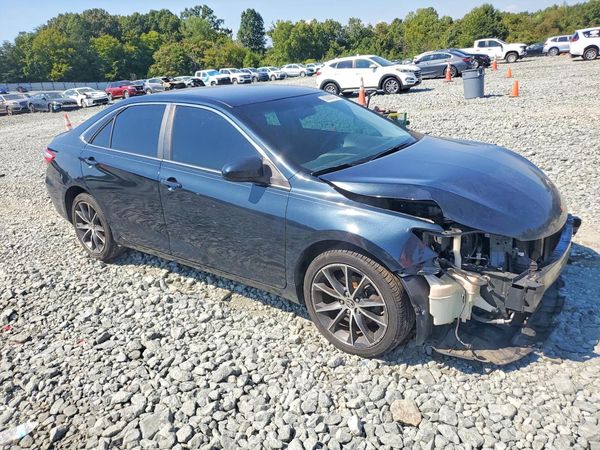 2015 TOYOTA CAMRY — Passenger 3/4