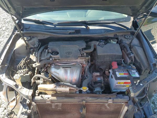 2015 TOYOTA CAMRY — Engine bay