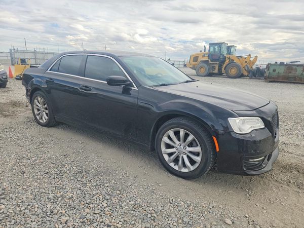 2016 CHRYSLER 300 Limited — Passenger 3/4