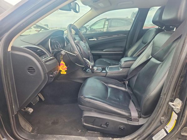2016 CHRYSLER 300 Limited — DENT
