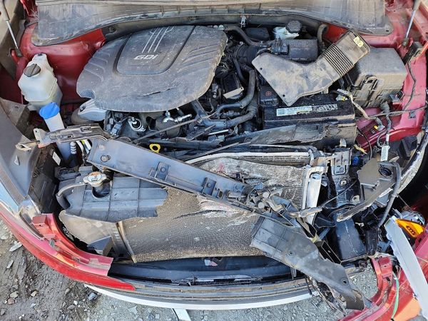 2018 KIA SORENTO EX — Engine bay