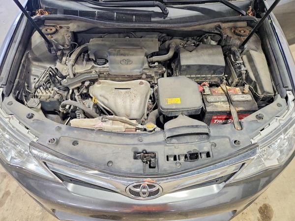 2013 TOYOTA CAMRY — Engine bay
