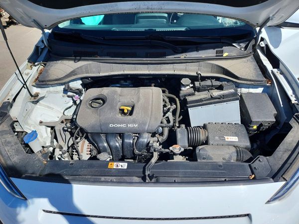 2020 HYUNDAI KONA — Engine bay