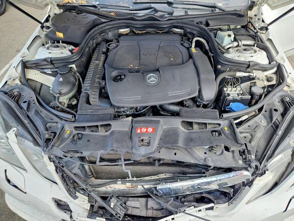 2013 MERCEDES-BENZ E E350 — Engine bay