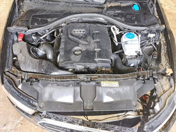 2013 AUDI A6 quattro Premium Plus — Engine bay