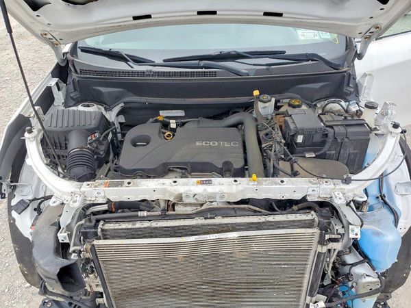 2018 CHEVROLET EQUINOX Premier (1LZ) — Engine bay