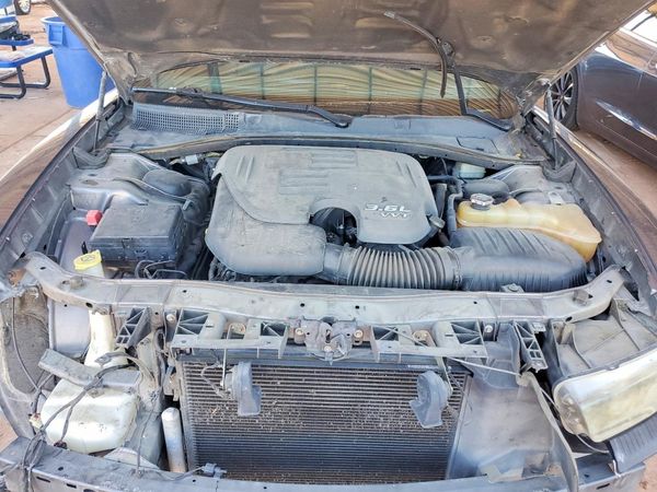 2014 DODGE CHARGER SXT — Engine bay