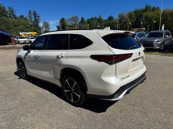 2021 TOYOTA HIGHLANDER XSE Nav & JBL