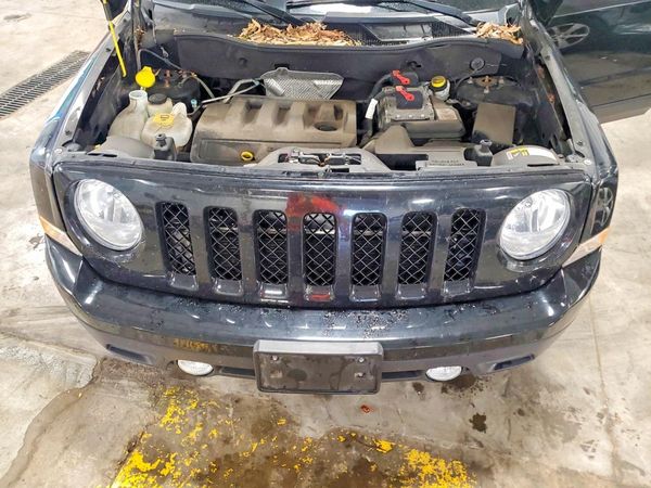 2017 JEEP PATRIOT — Engine bay