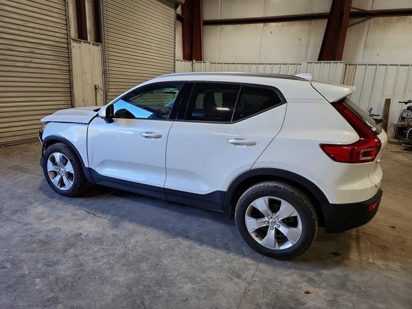 2021 VOLVO XC40 Momentum — DSRA