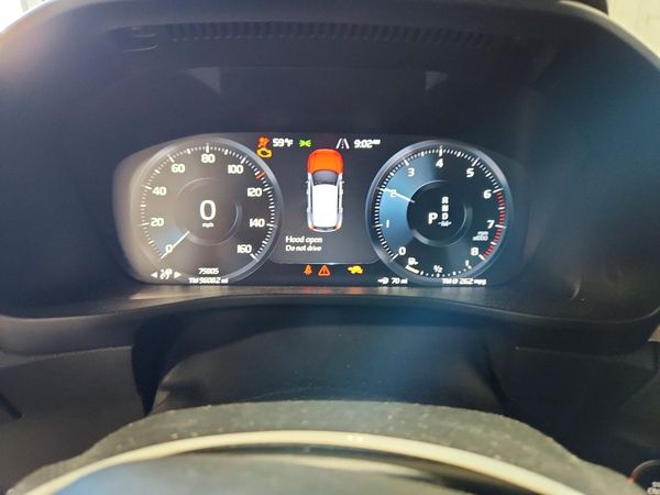 2021 VOLVO XC40 Momentum — ODOM