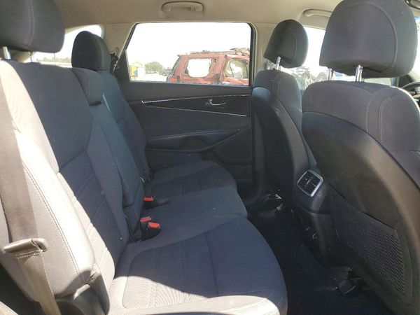 2017 KIA SORENTO L, LX