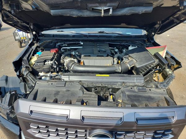 2025 NISSAN FRONTIER — Engine bay