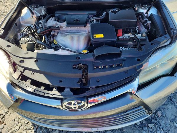 2015 TOYOTA CAMRY — Engine bay