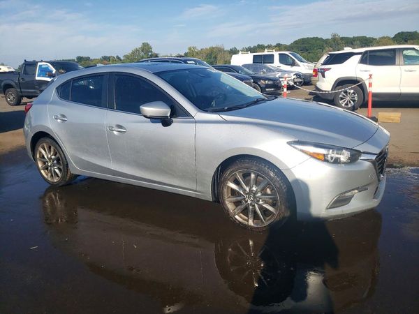 2018 MAZDA 3 Touring — Passenger 3/4