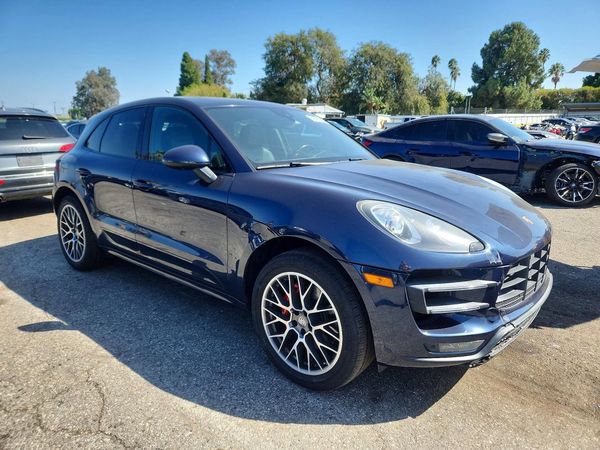 2015 PORSCHE MACAN — Passenger 3/4