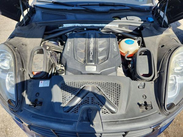 2015 PORSCHE MACAN — Engine bay