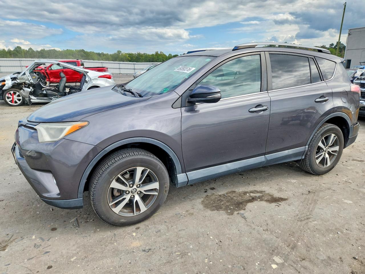 2017 TOYOTA RAV4 — Front 3/4