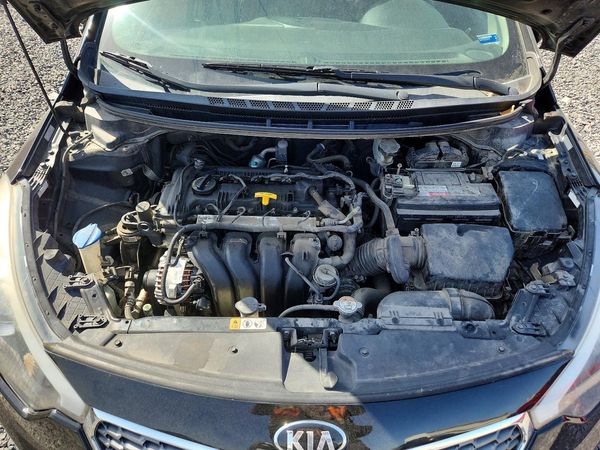 2016 KIA FORTE — Engine bay