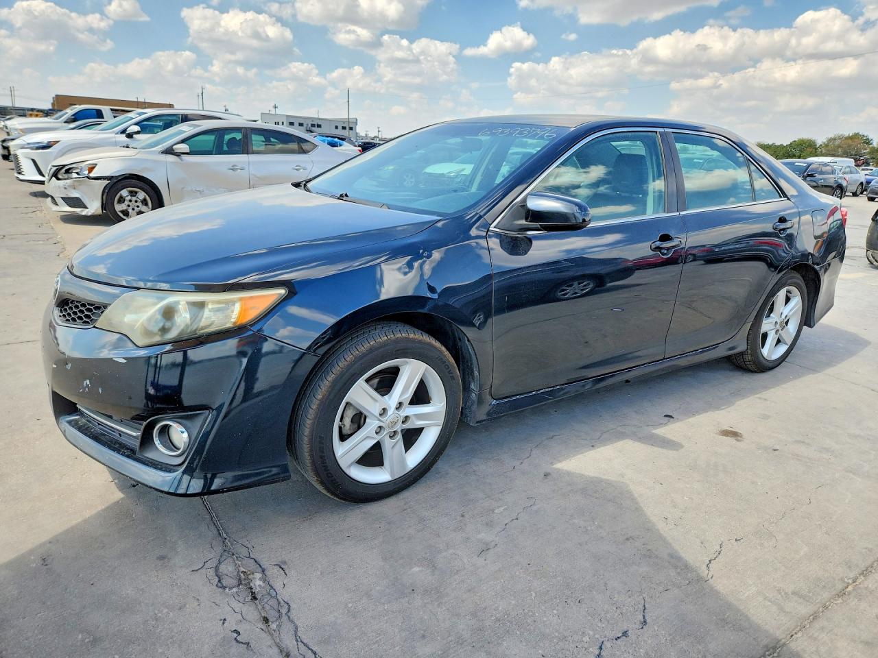 2014 TOYOTA CAMRY — Front 3/4