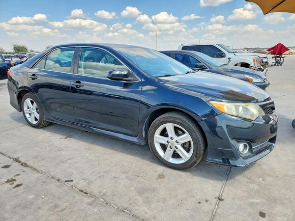 2014 TOYOTA CAMRY — Passenger 3/4