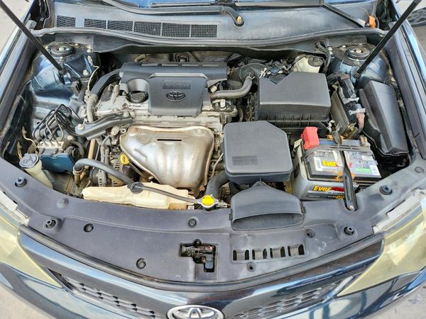 2014 TOYOTA CAMRY — Engine bay