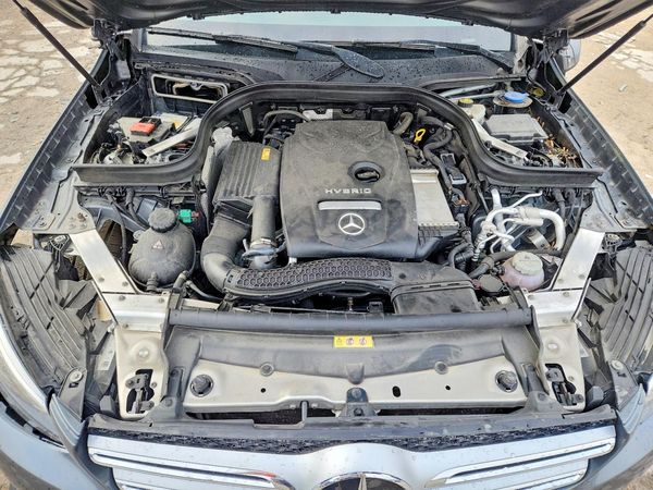 2019 MERCEDES-BENZ GLC-CLASS GLC 350 e-4M — Engine bay