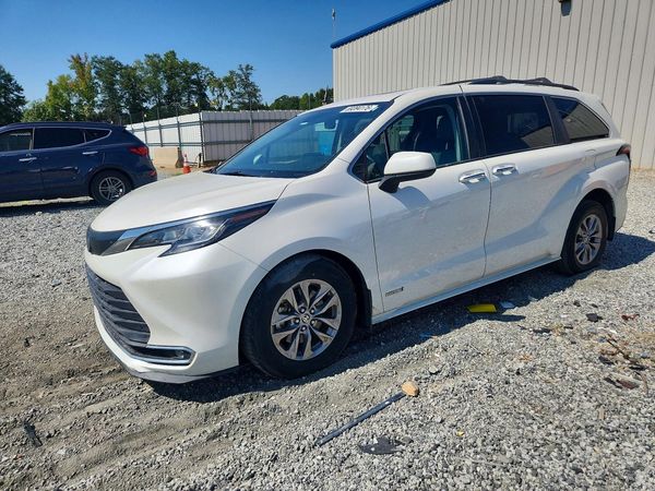 2021 TOYOTA SIENNA — Front 3/4