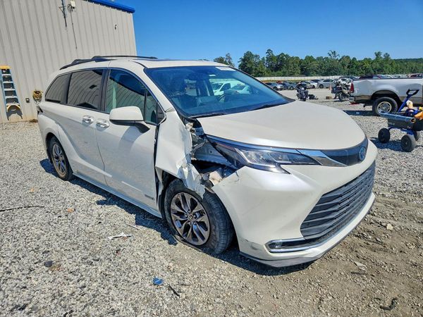 2021 TOYOTA SIENNA — Passenger 3/4