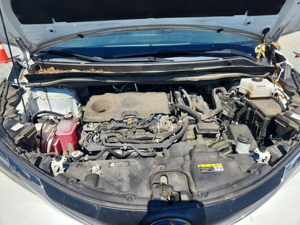 2021 TOYOTA SIENNA — Engine bay