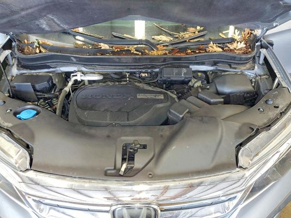2020 HONDA PILOT — Engine bay